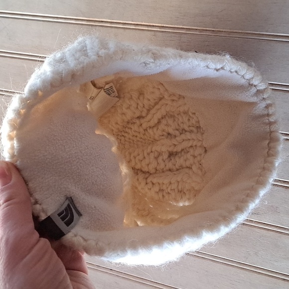The North Face Girls Medium Cable Knit Cream Wool Blend Fleece Inside Winter Hat - Picture 2 of 6